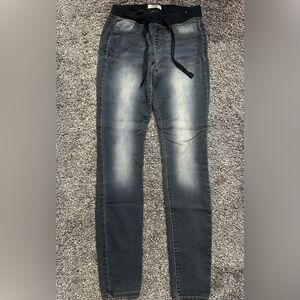 LEI Pull On Skinny Jeans